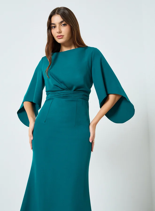 ستايلي فستان طويل بحافة واسعة وأكمام واسعة